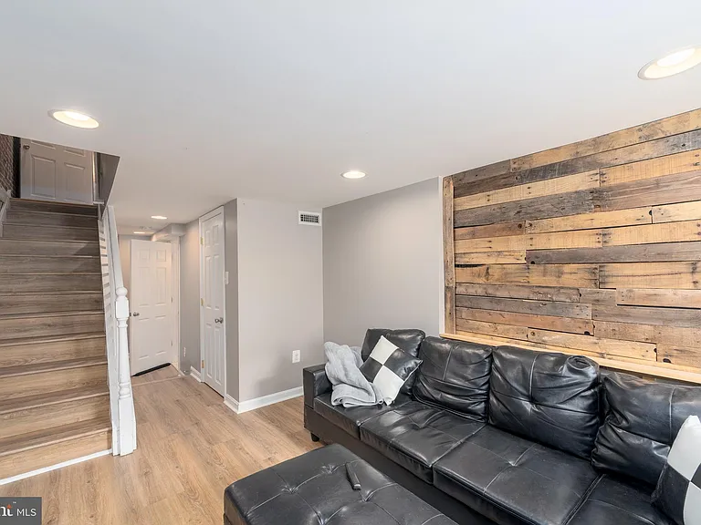 1825 Light St — Photo 28
