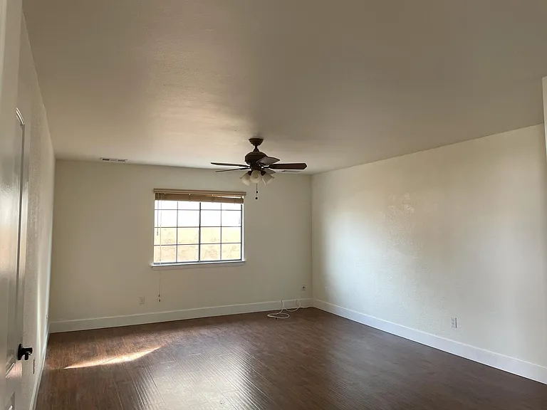 18135 Lakeview Dr — Photo 3