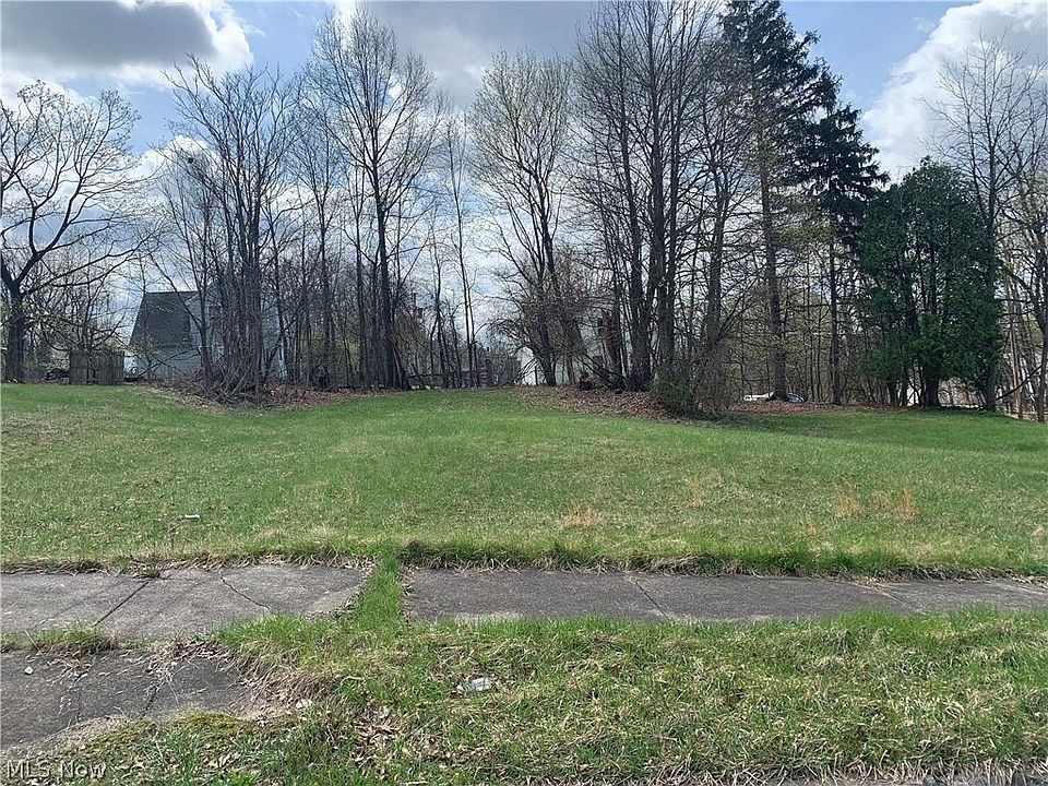 1st image of 861 Parkwood Ave