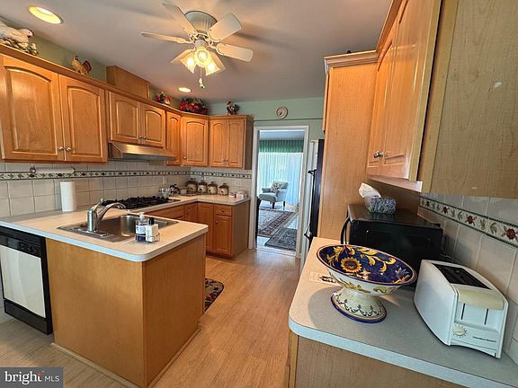 5th image of 3814 Brookview Rd