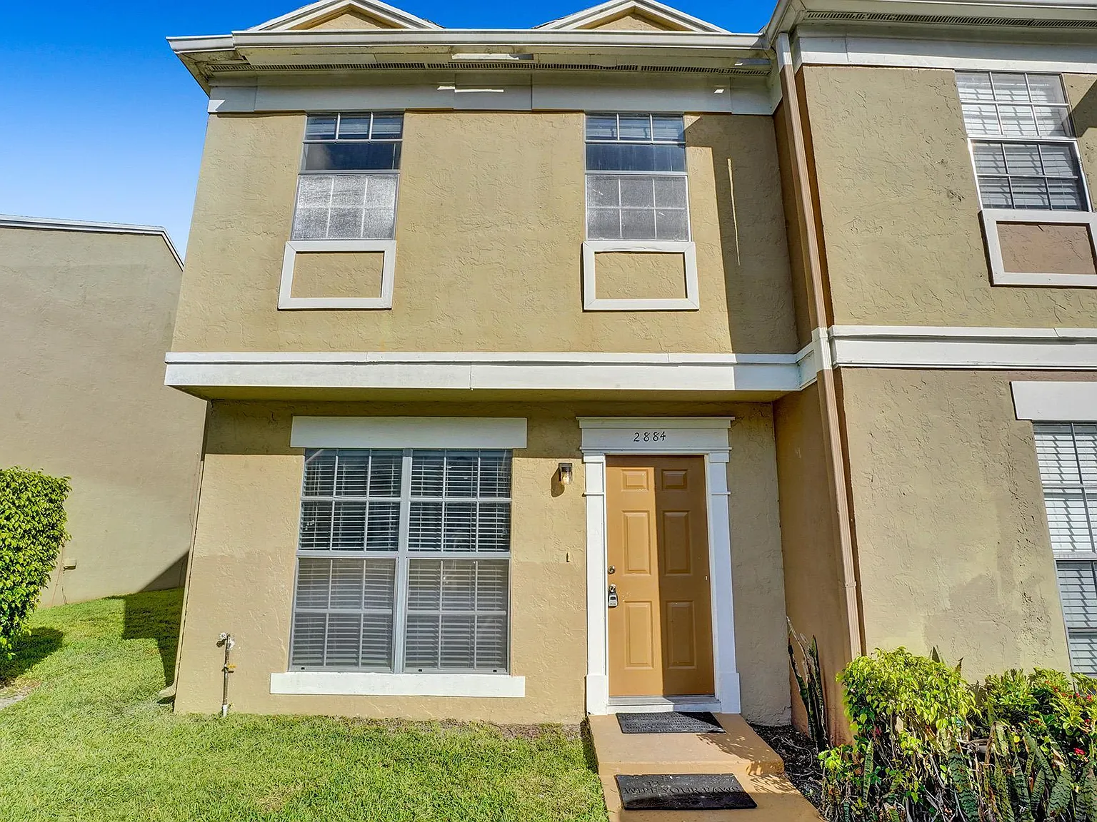 2884 S Cambridge Ln — Photo 3