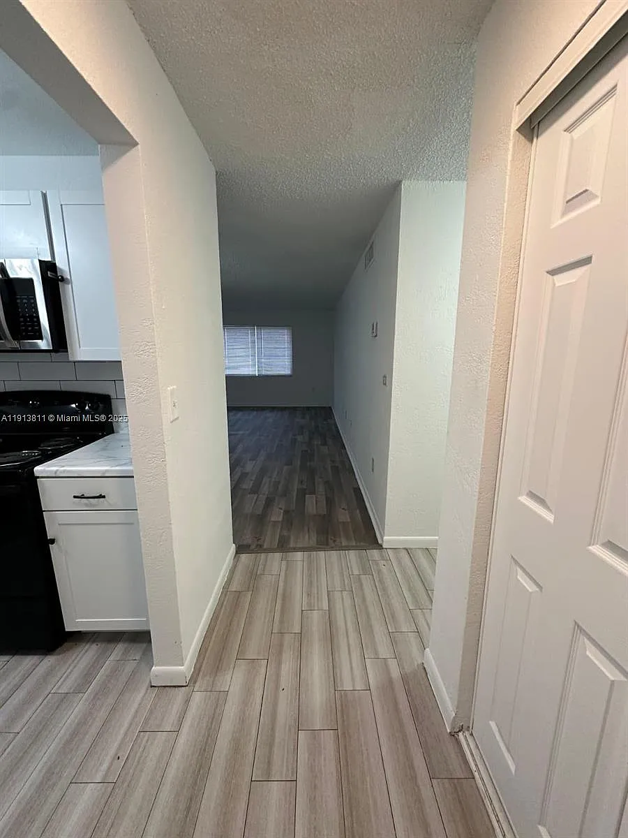Building Photo - 505 NW 177th St #222