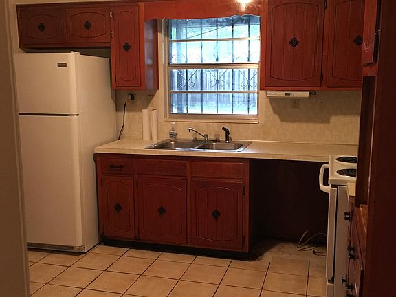 2nd image of 402 Belmont Dr