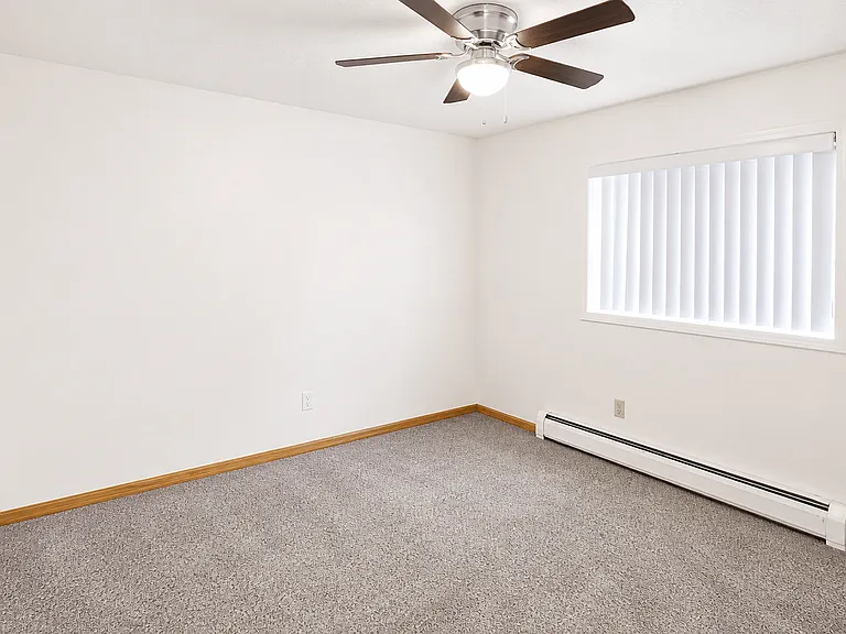 Rolling Hills Apartments — Photo 44