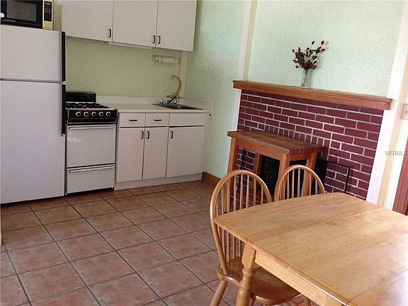 3rd image of 658 Mandalay Ave