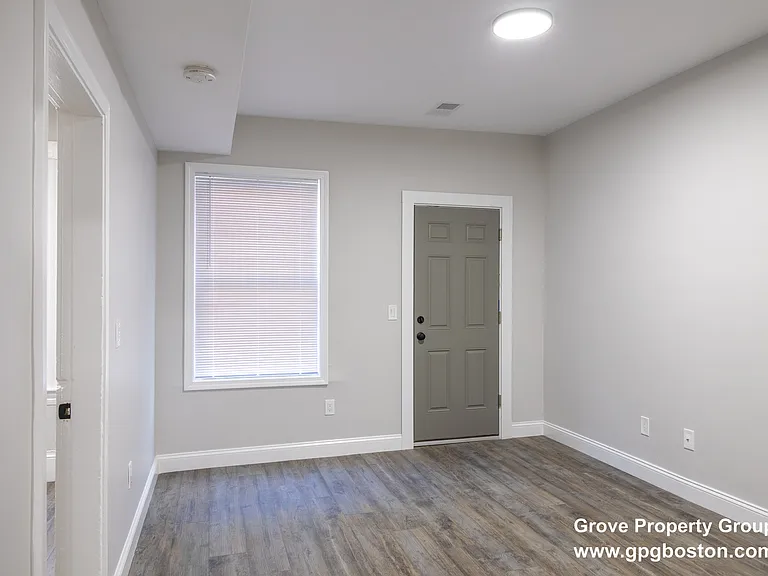 626 E 6th St #2 — Photo 3