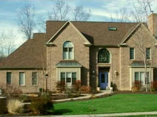 607 Shady Oak Ct, Mars, PA 16046