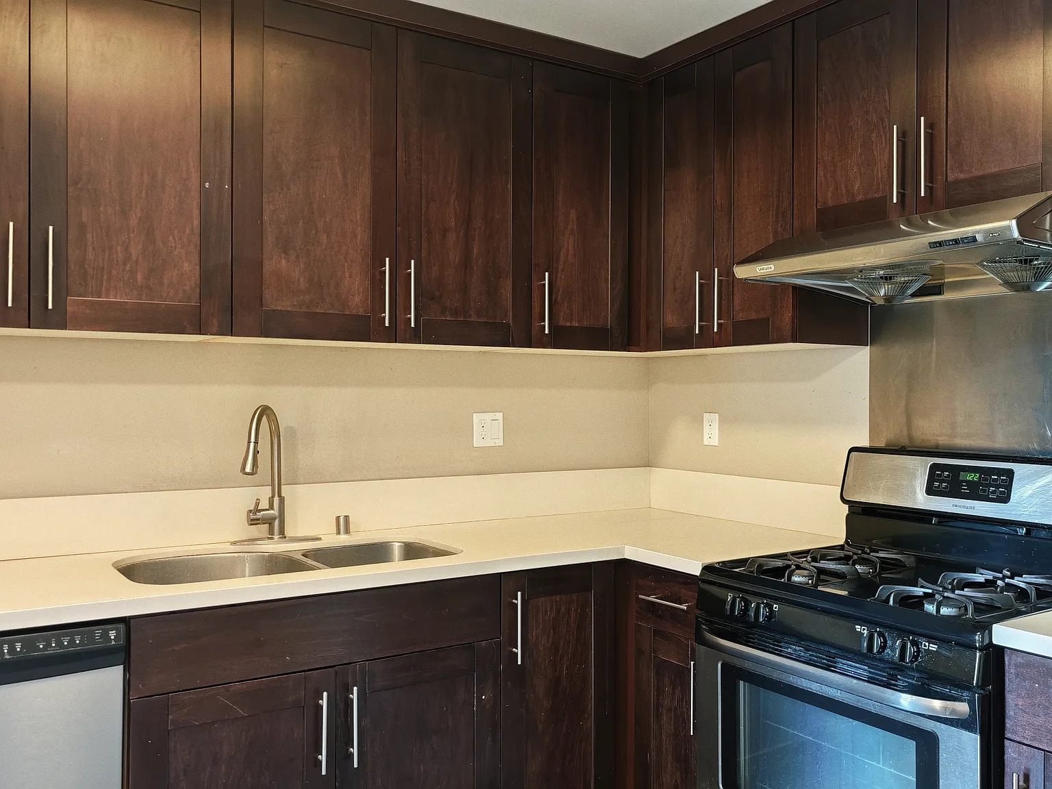 2 bed, 2.5 bath, 1800 sqft, $2,850 — Photo 2