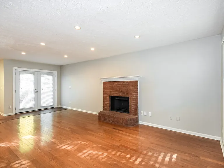 655 Simon Ive Dr — Photo 5