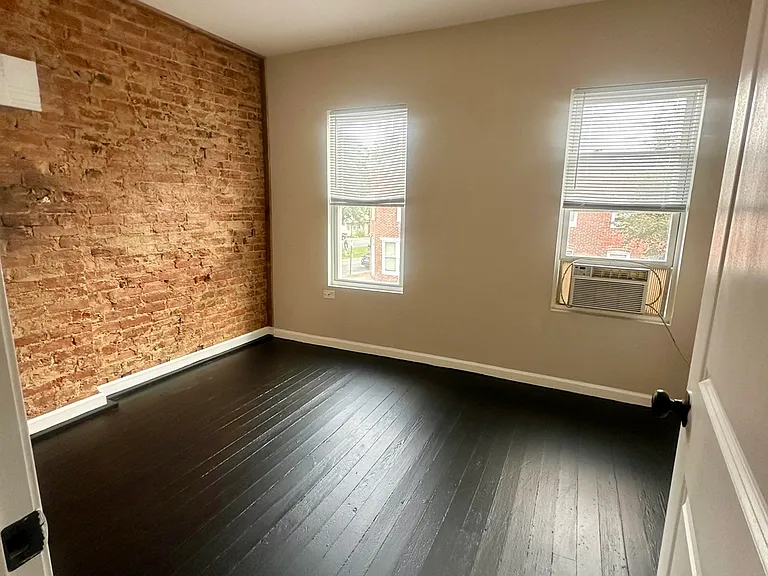 207 W 5th St #B — Photo 9