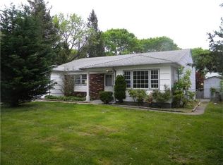 94 Henderson Rd, Kendall Park, NJ 08824