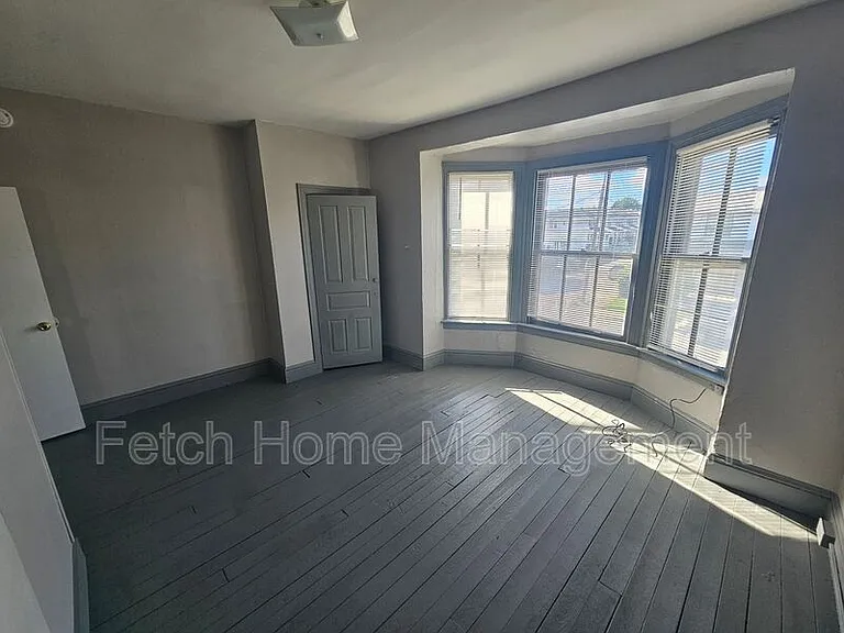 909 E Princess St — Photo 14