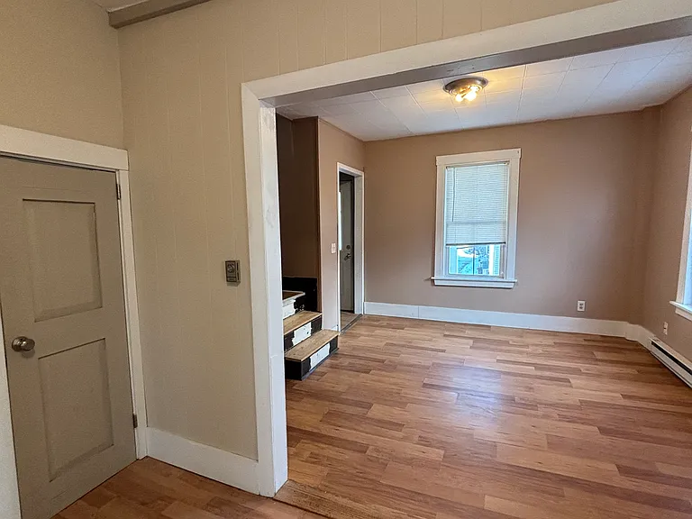 8 Bennett St — Photo 12