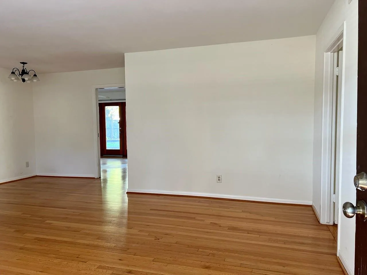 3 bed, 2.0 bath, 1688 sqft, $2,200 — Photo 4