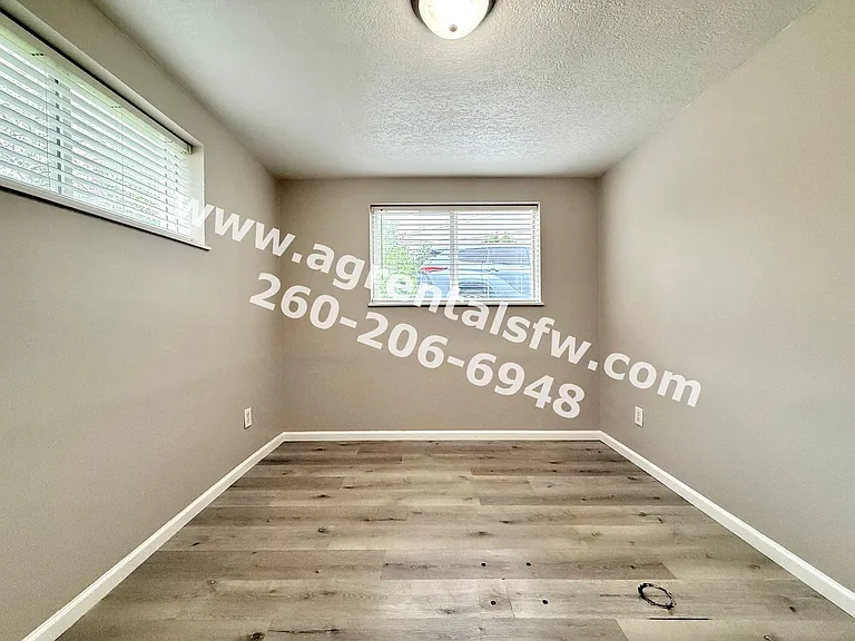 4917/4919 Northcrest — Photo 20