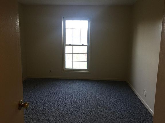 3rd image of 112 Robinwood Dr APT 13