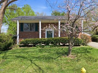 5917 Whispering Hills Blvd, Louisville, KY