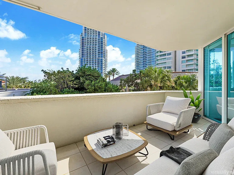 300 S Pointe Dr #405 — Photo 17