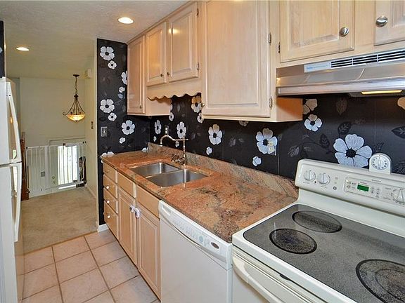 5th image of 9002 Hill Dr