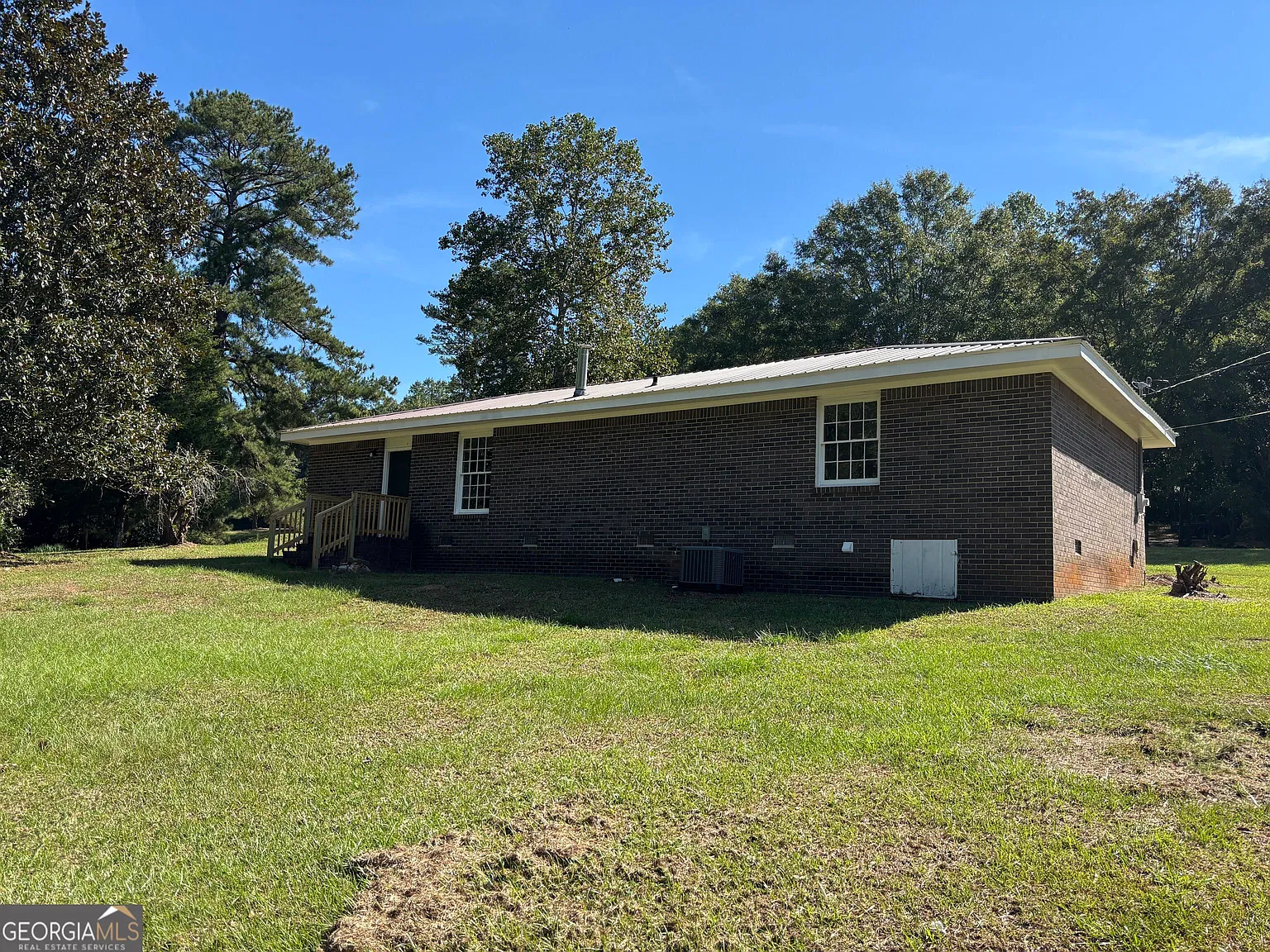 3 bed, 1.0 bath, 1125 sqft, $1,750 — Photo 3