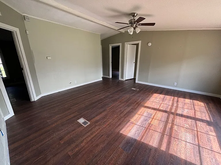 90 Morgan Ln — Photo 6