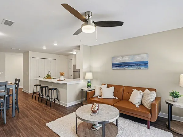 The Grove Apartment Homes