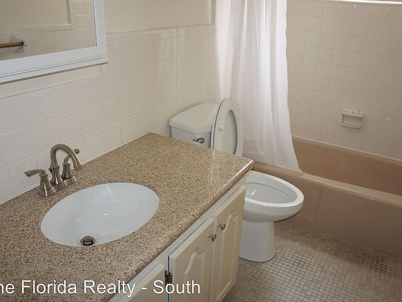 5th image of 2025 Madison St APT 2
