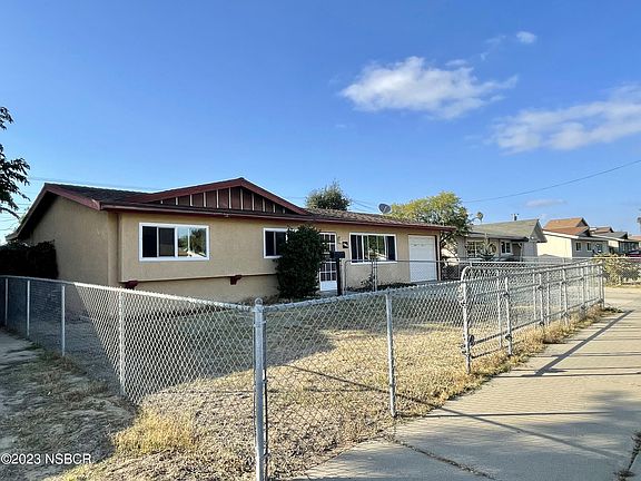 4th image of 1105 N Oakley Ave