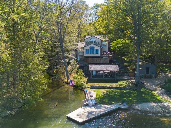 70 Harrison Ln, Bloomingdale, NJ 07403