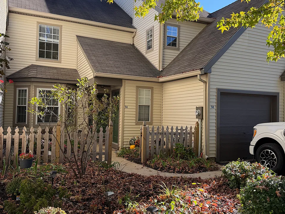 94 Woodlake Dr