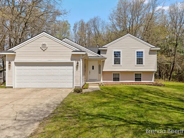 10950 Debbie Dr, Greenville, MI 48838
