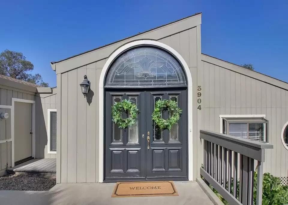 1st image of 3904 Villa Ct