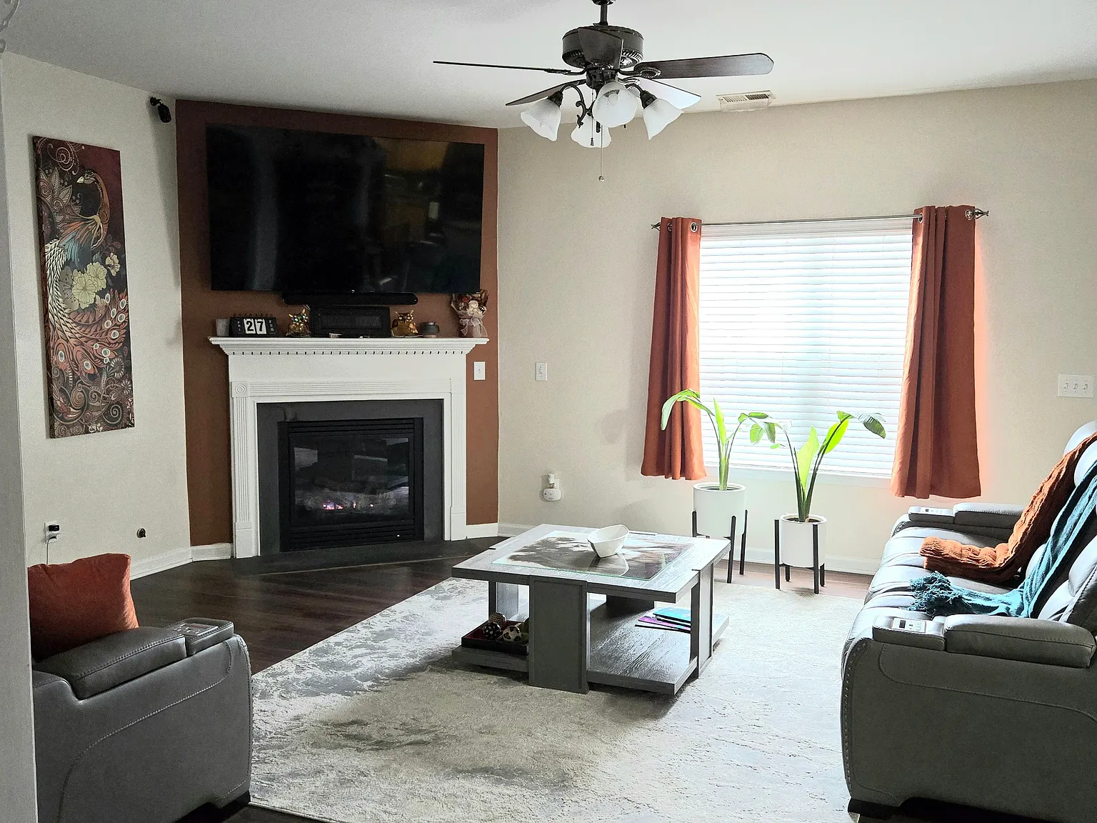 4 bed, 2.5 bath, 2466 sqft, $2,500 — Photo 2