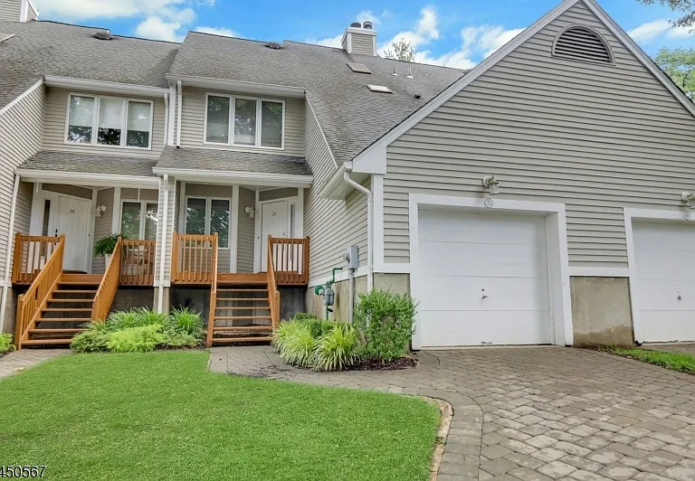 35 Reagan Way — Photo 2