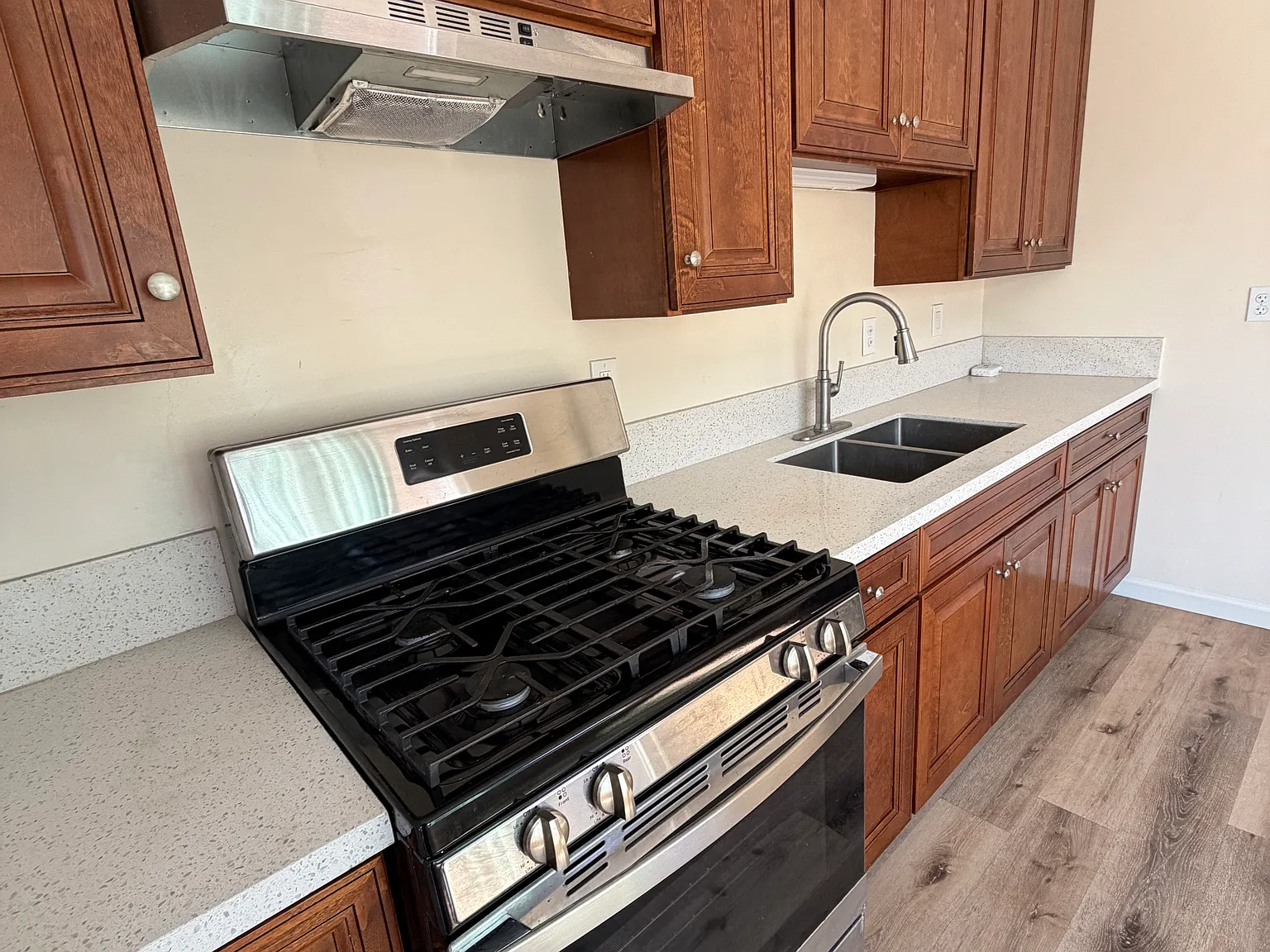 2 bed, 700 sqft, $2,699 — Photo 3