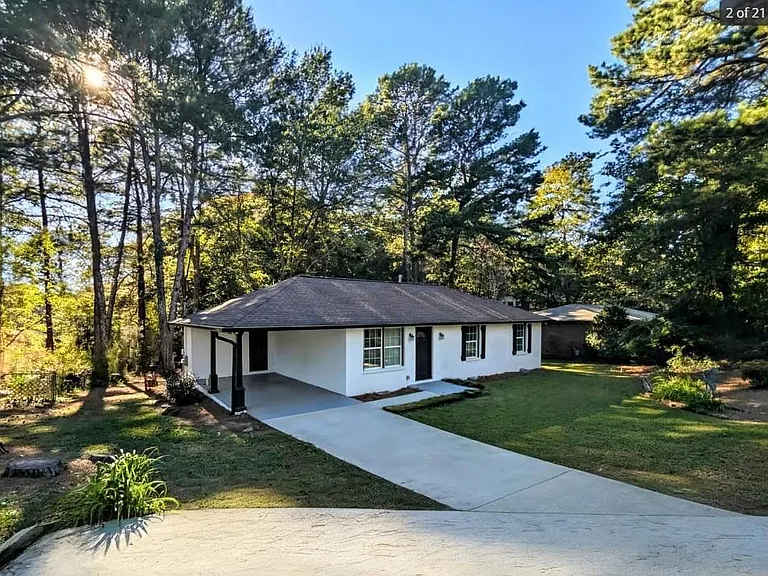 537 Eastside Dr — Photo 2