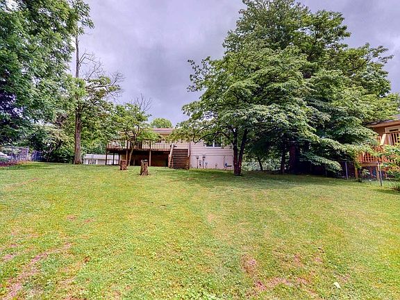 2nd image of 821 N Chandler Dr