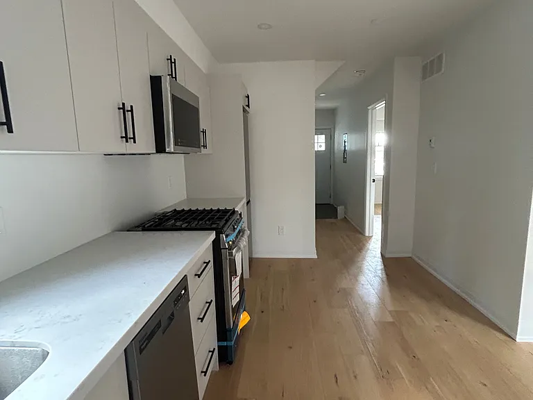12 Franklin Ave #A — Photo 3