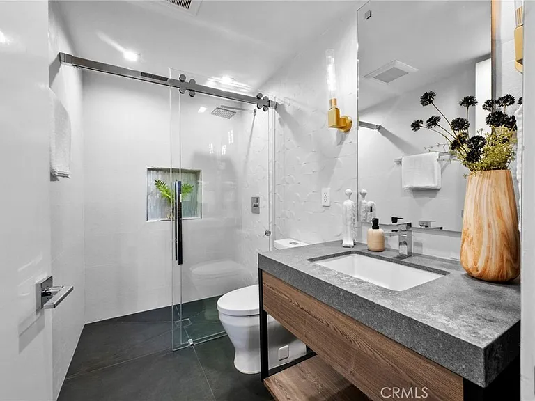 2033 Glencoe Way — Photo 27