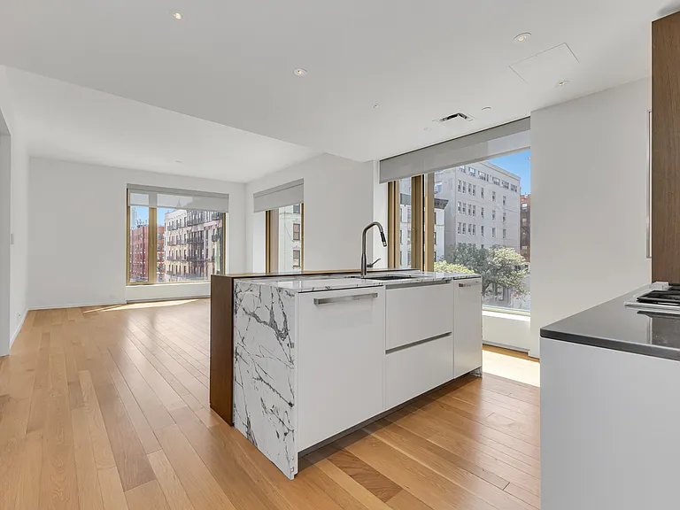 75 Kenmare St #4D — Photo 6