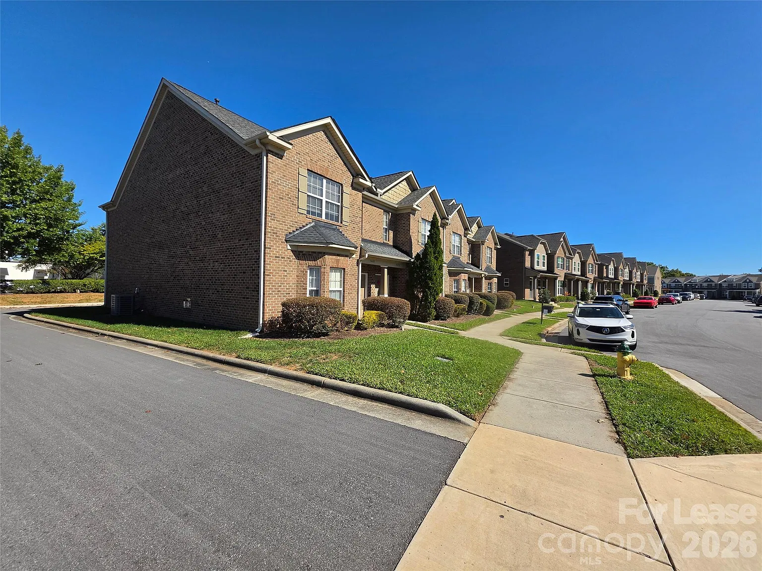 3 bed, 2.5 bath, 1758 sqft, $1,995 — Photo 1
