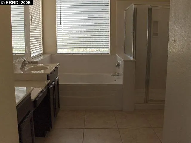 592 Pearson Dr — Photo 6
