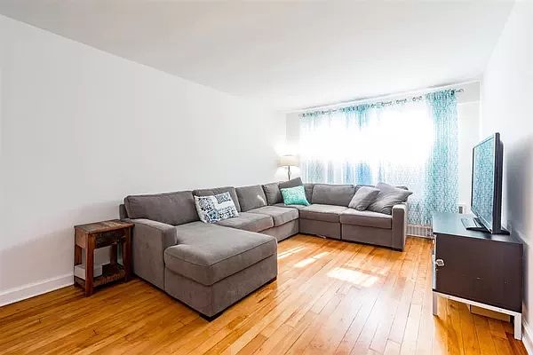1st image of 3925 51st St APT 1E