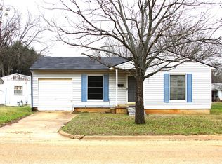 105 N Tyler St, Mcgregor, TX 76657