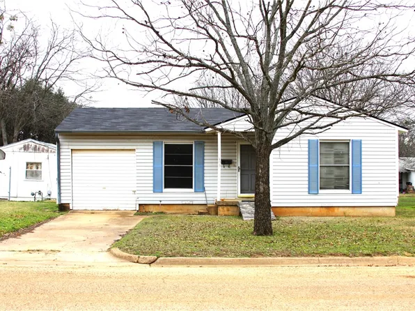 105 N Tyler St, McGregor, TX 76657