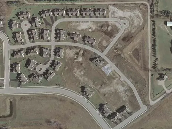 1811 Woodland Way, Slinger, WI 53086