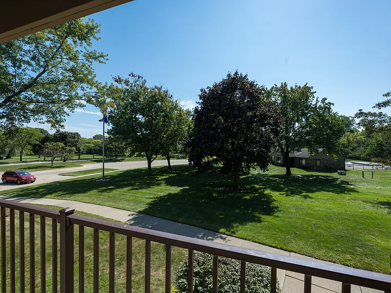 Green Hill Apartments — Photo 27