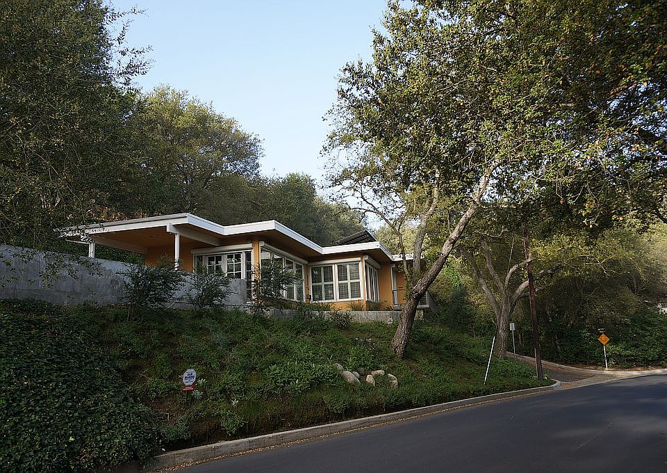 1st image of 616 Antrim Pl