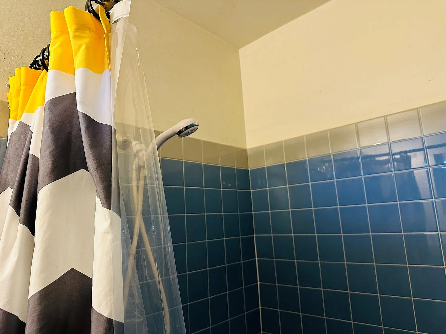 Hospital Corridor: Furnished Studio with Free Laundry and Off Street Parking — Photo 4