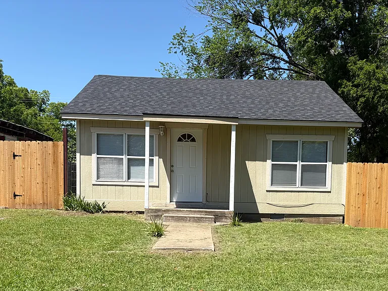504 W Harris St — Photo 10